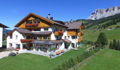 Die Pension La Flu befindet sich in Stern / La Villa in Alta Badia