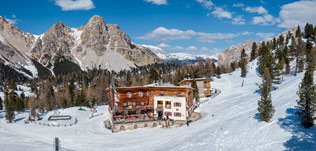 Rifugio Fanes a San Vigilio di Marebbe in inverno